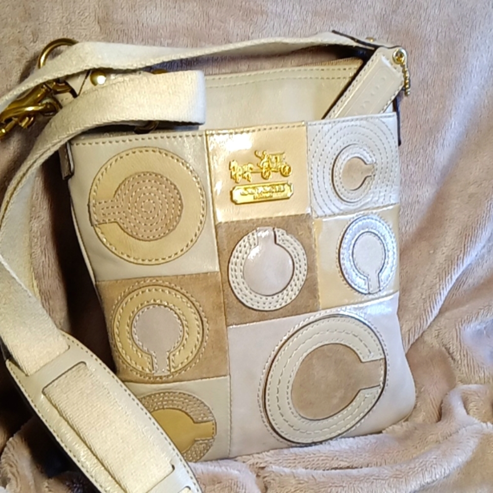 Coach RARE Tan & Creme Leather  & Suede Crossbody Bag. Cushion Comfort Strap.EUC